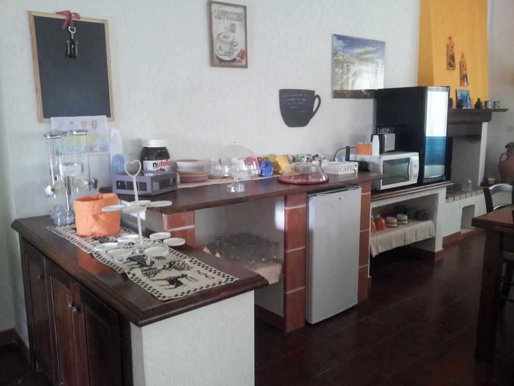 Al Sole Di Pula Bed & Breakfast Exterior photo