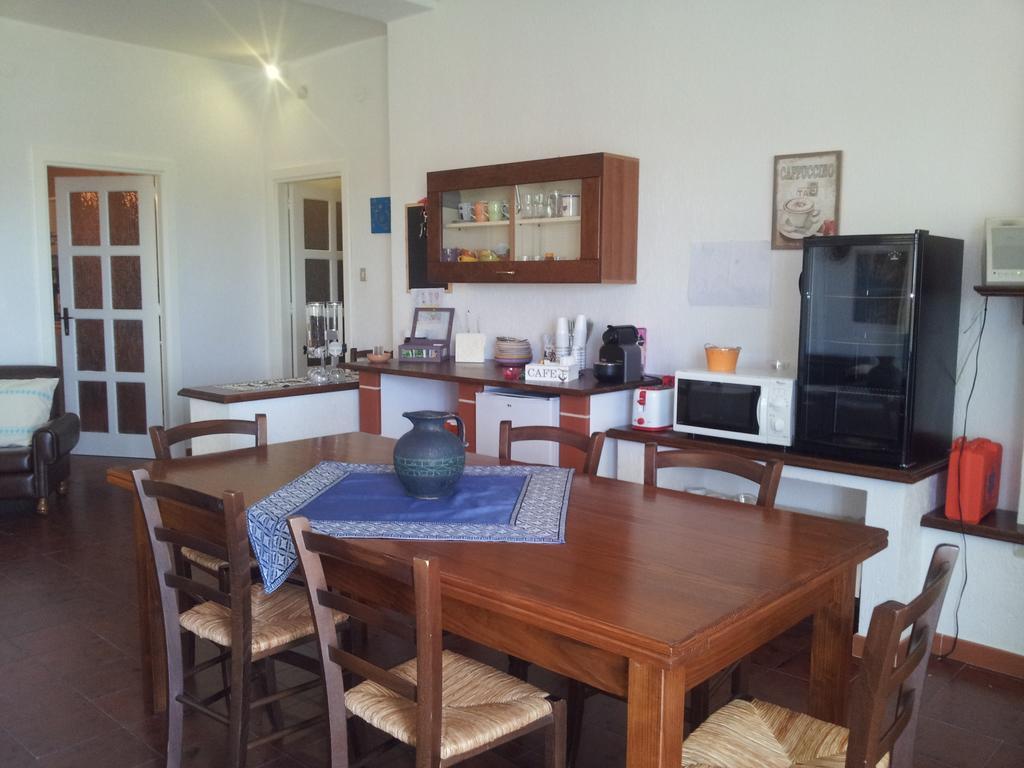 Al Sole Di Pula Bed & Breakfast Exterior photo