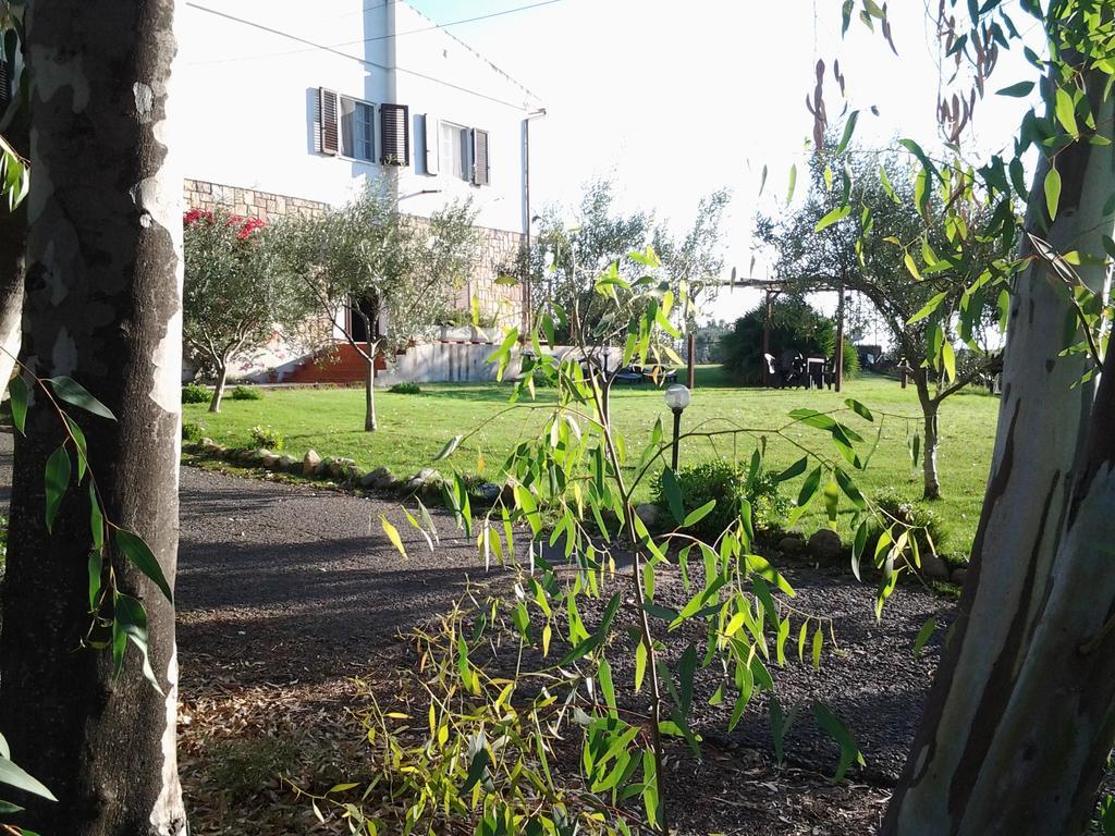 Al Sole Di Pula Bed & Breakfast Exterior photo
