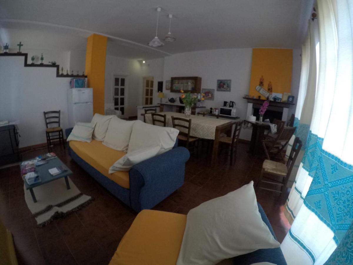 Al Sole Di Pula Bed & Breakfast Exterior photo